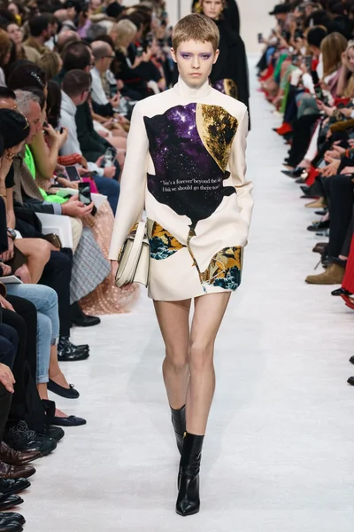 Look 15